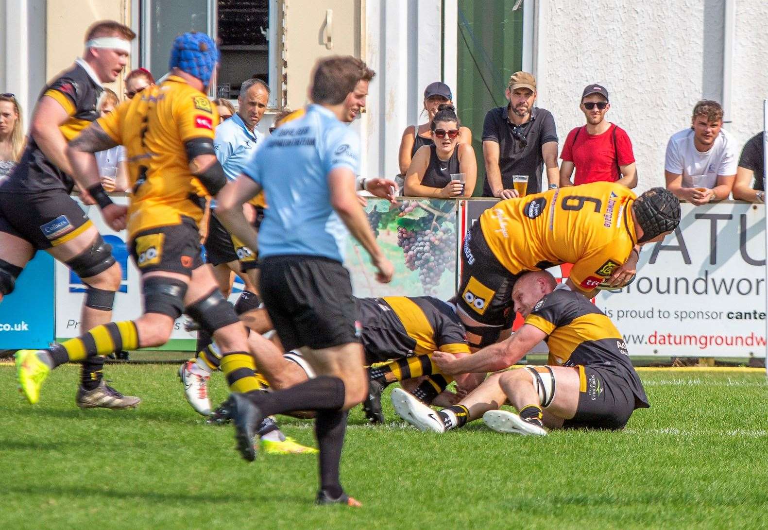 New recruit Chad Thomas (No.6) drives forward for Canterbury Rugby Club. Picture: Phillipa Hilton