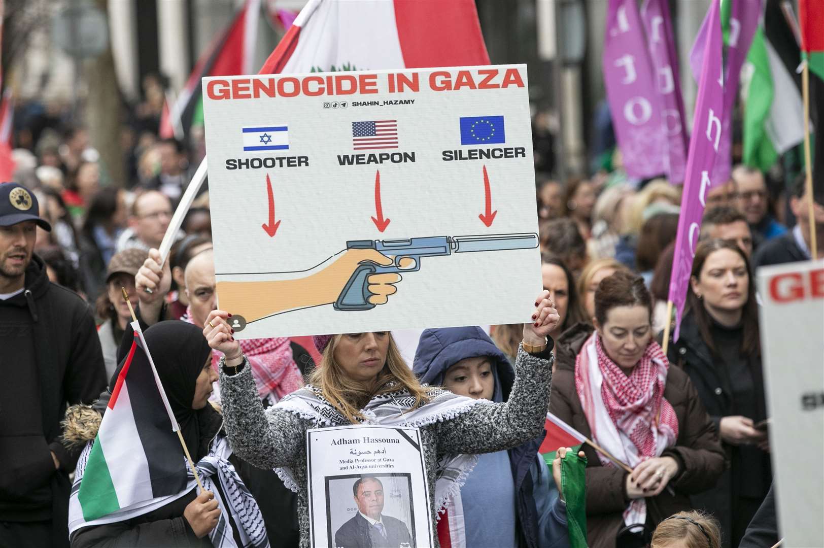 People march between the Garden of Remembrance and the Dail in Dublin (Gareth Chaney/PA)