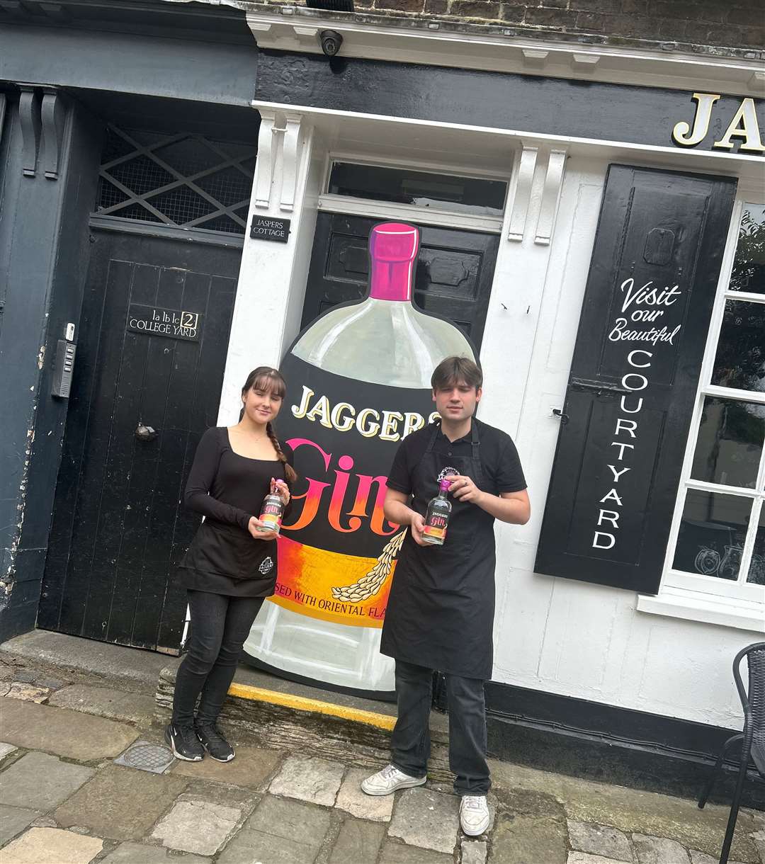 Sophie Piasecki and Jorens Hearn present Jaggers Gin - the latest addition to the cocktail bar in Rochester high street