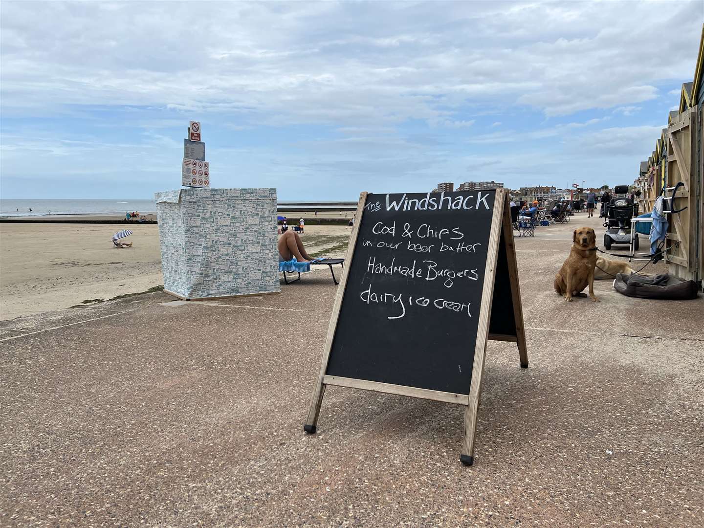 Minnis Bay has a thriving beach hut community which creates a great atmosphere as you walk along the front