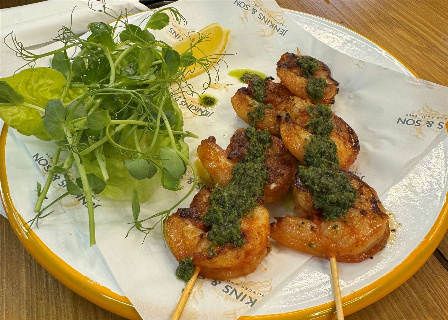 The king prawn skewers with garlic and herb oil