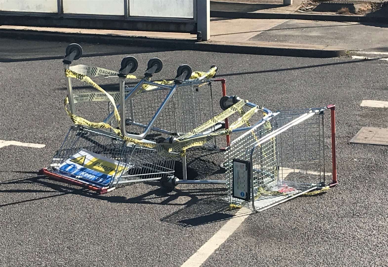 Sainsburys In Quarry Wood Aylesford Leaves Pothole In Car Park For A