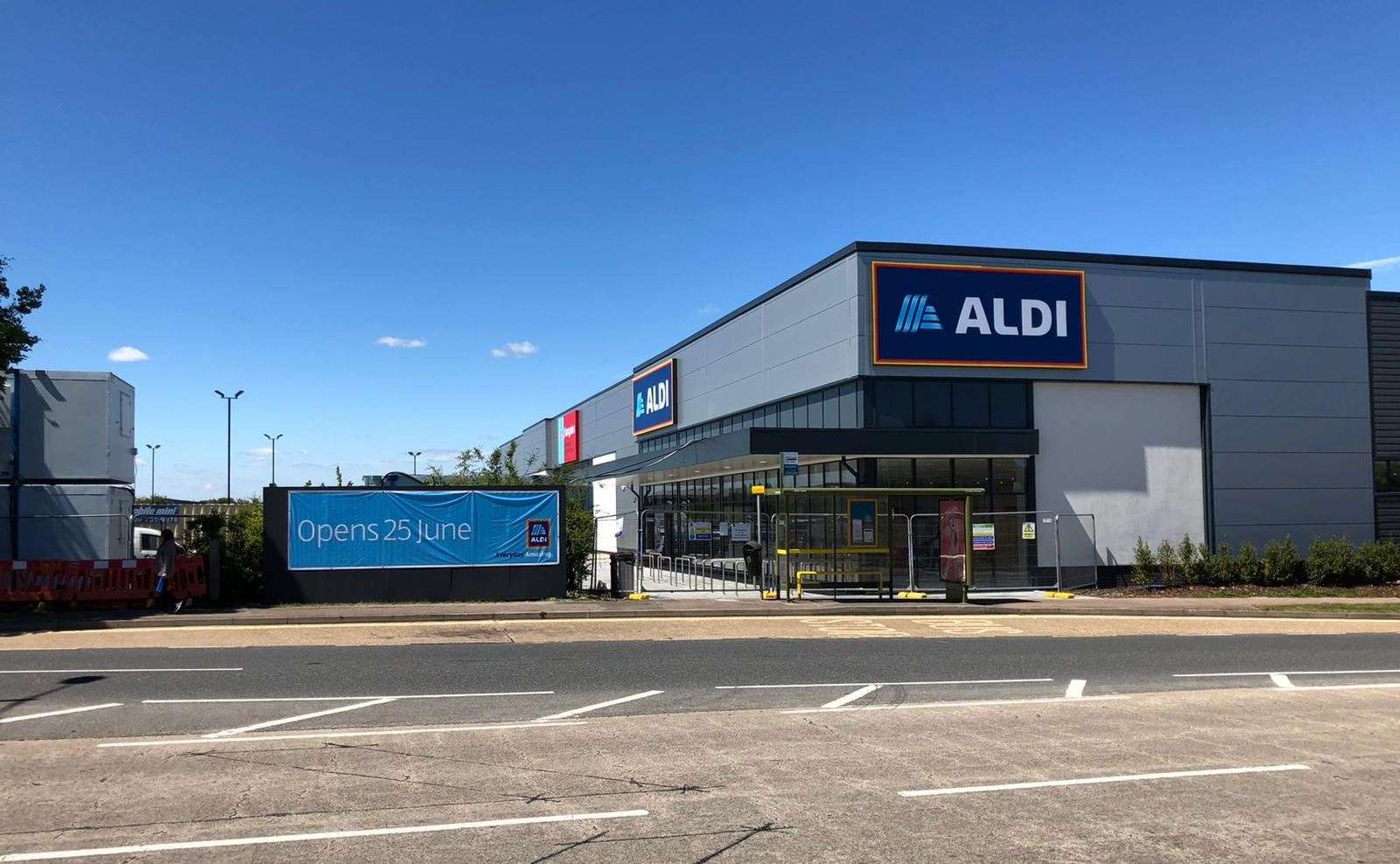 Obecny sklep Aldi znajduje się w Horsted Retail Park w Chatham