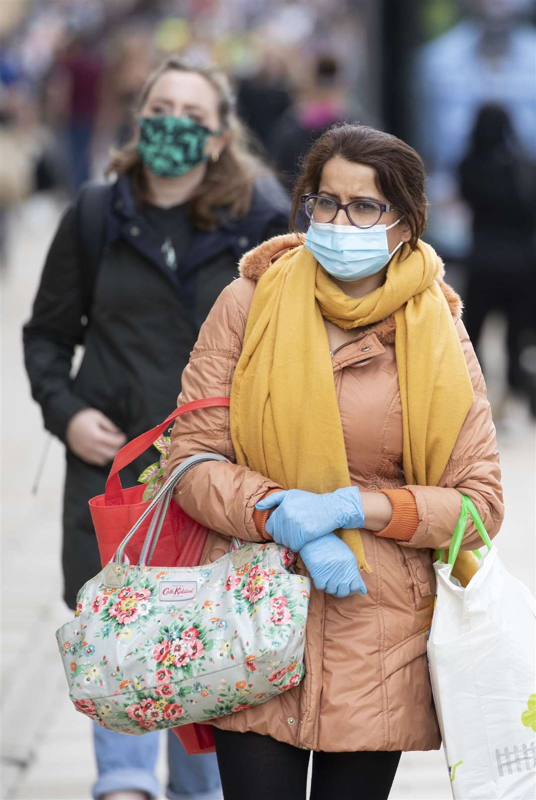 Shoppers in Edinburgh (Jane Barlow/PA)