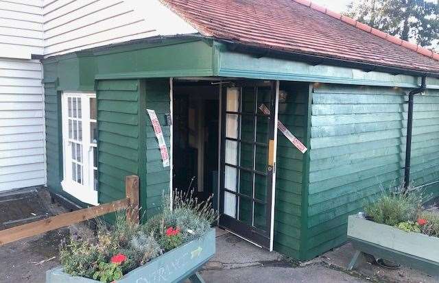 The brewery had decided to paint two areas of the pub in this distinctive green colour. Rob wasn't too sure but I reckon it looks good and defines the entrance.