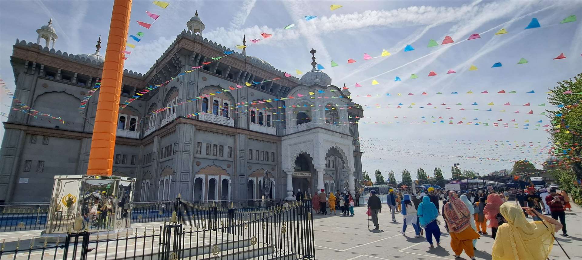 Gravesend Vaisakhi 2024 begins with colourful procession through town ...