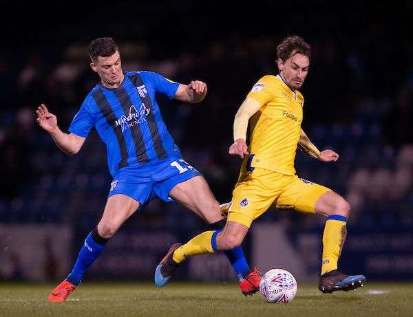 Callum Reilly puts a foot in against Ed Upson Picture: Ady Kerry (7742582)