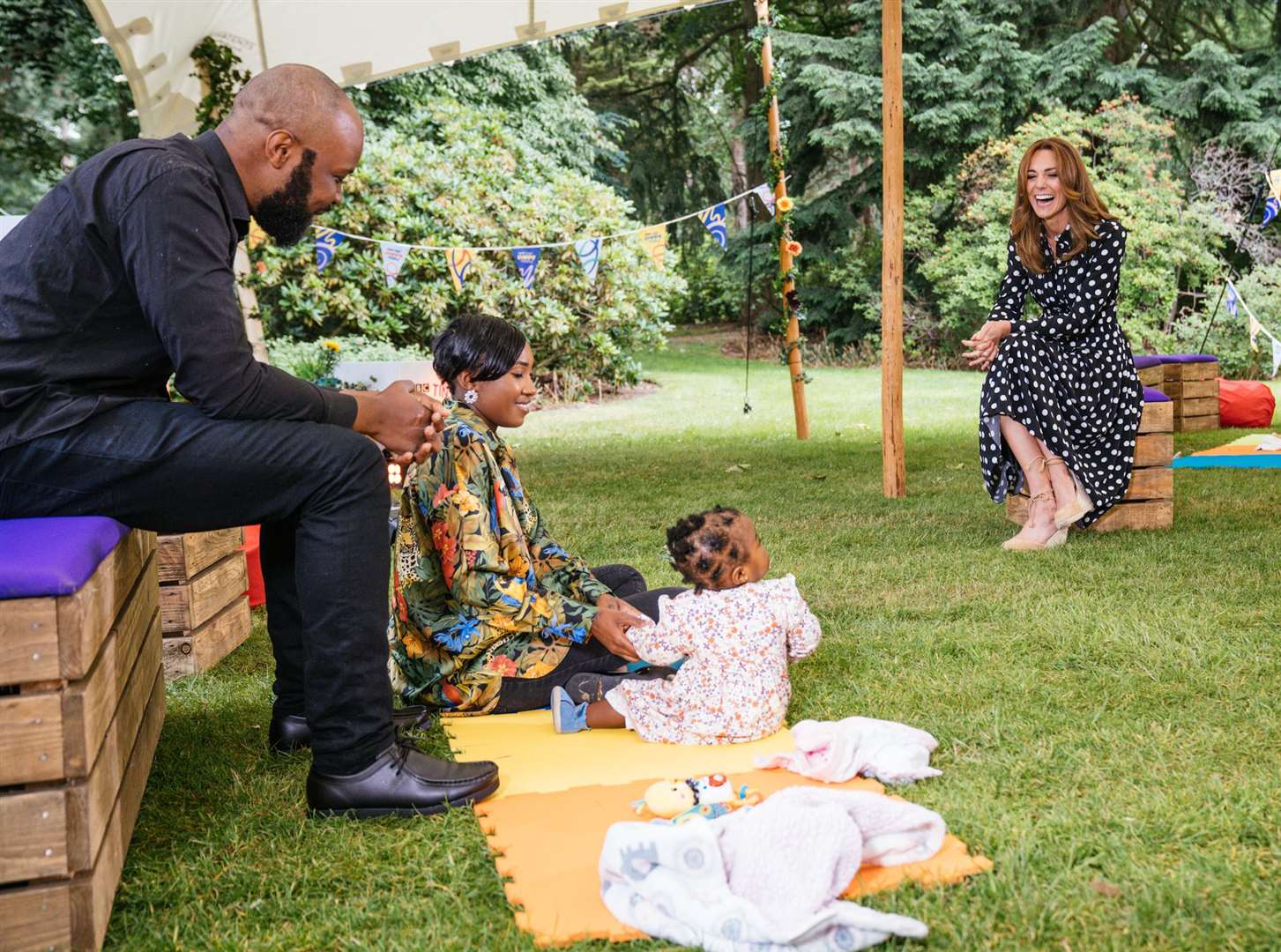 Kate chats to Henrietta, Abu and their 11-month-old daughter Amirah (Kensington Palace/PA)