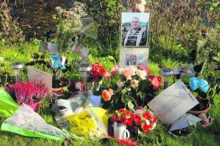 Tributes at Leybourne Lakes