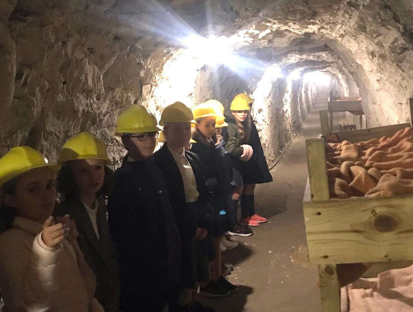 Upton pupils in the tunnels (4863123)