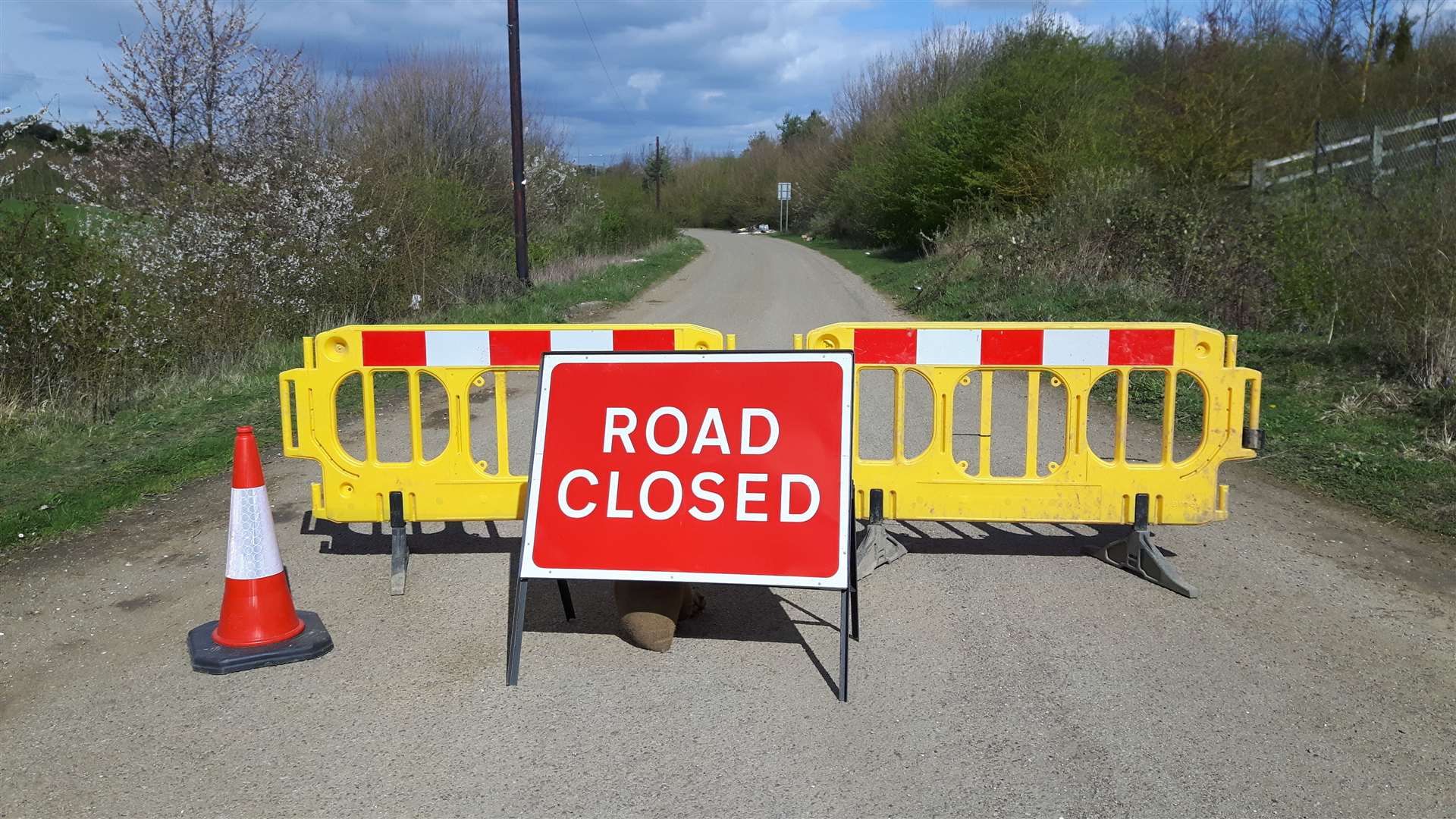 Northfleet Green Road, near Gravesend, has been closed due to fly-tipping (8279199)