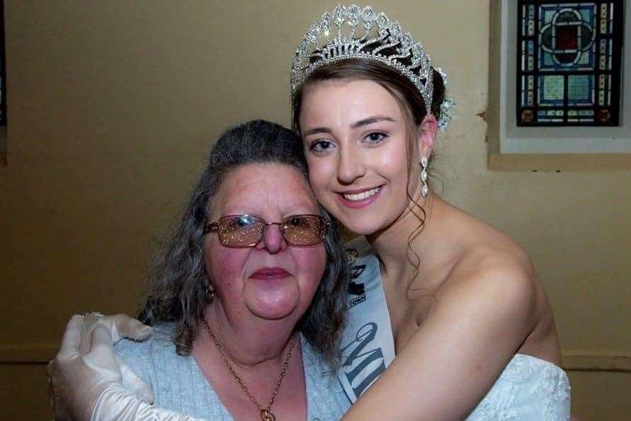 Lara Lynch with her granny Liz Masters who died of coronavirus in May