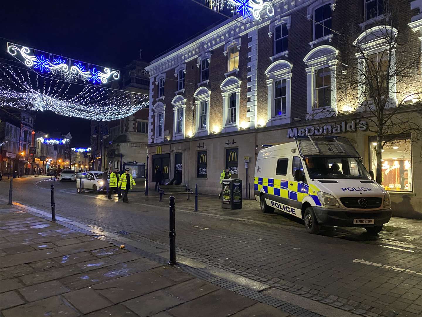 Police were seen outside Mcdonald's at around 10pm New Years Eve (25721043)