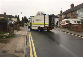 Woman admits threats after bomb disposal unit search her home
