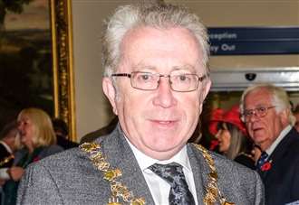 Controversial former mayor dies