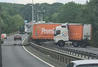 Jackknifed lorry closes A2