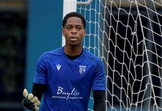 Gillingham bring in young goalkeeper – and agree for him to play out on loan