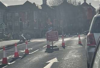 Traffic chaos caused by non-essential repairs in London Road in Greenhithe and Swanscombe