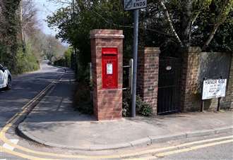 No 'ugly stick' as Royal Mail returns village's vintage postbox