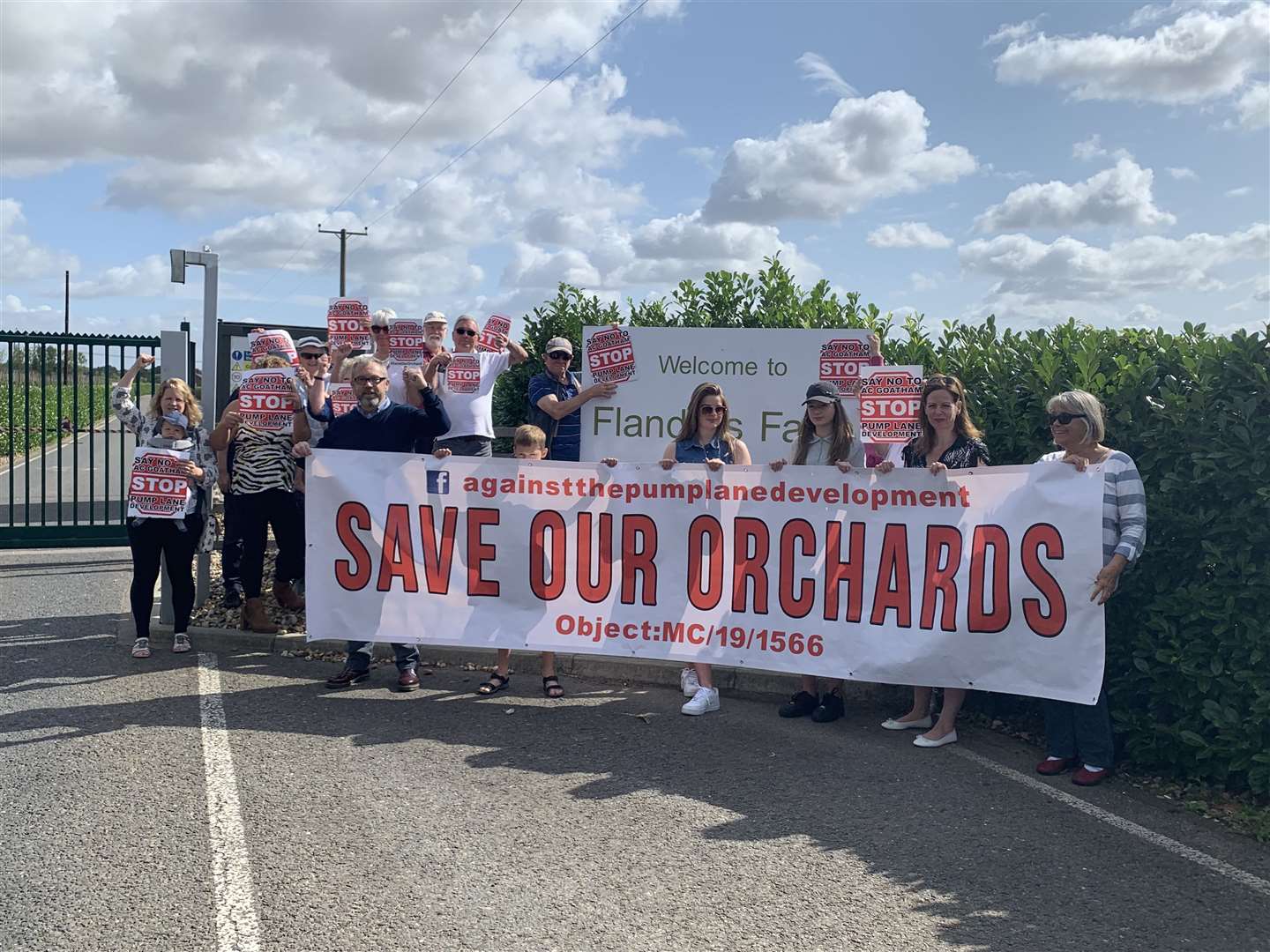 Protestors at AC Goatham & Son's head office at Flanders Farm, Ratcliffe Highway, Hoo (15429362)