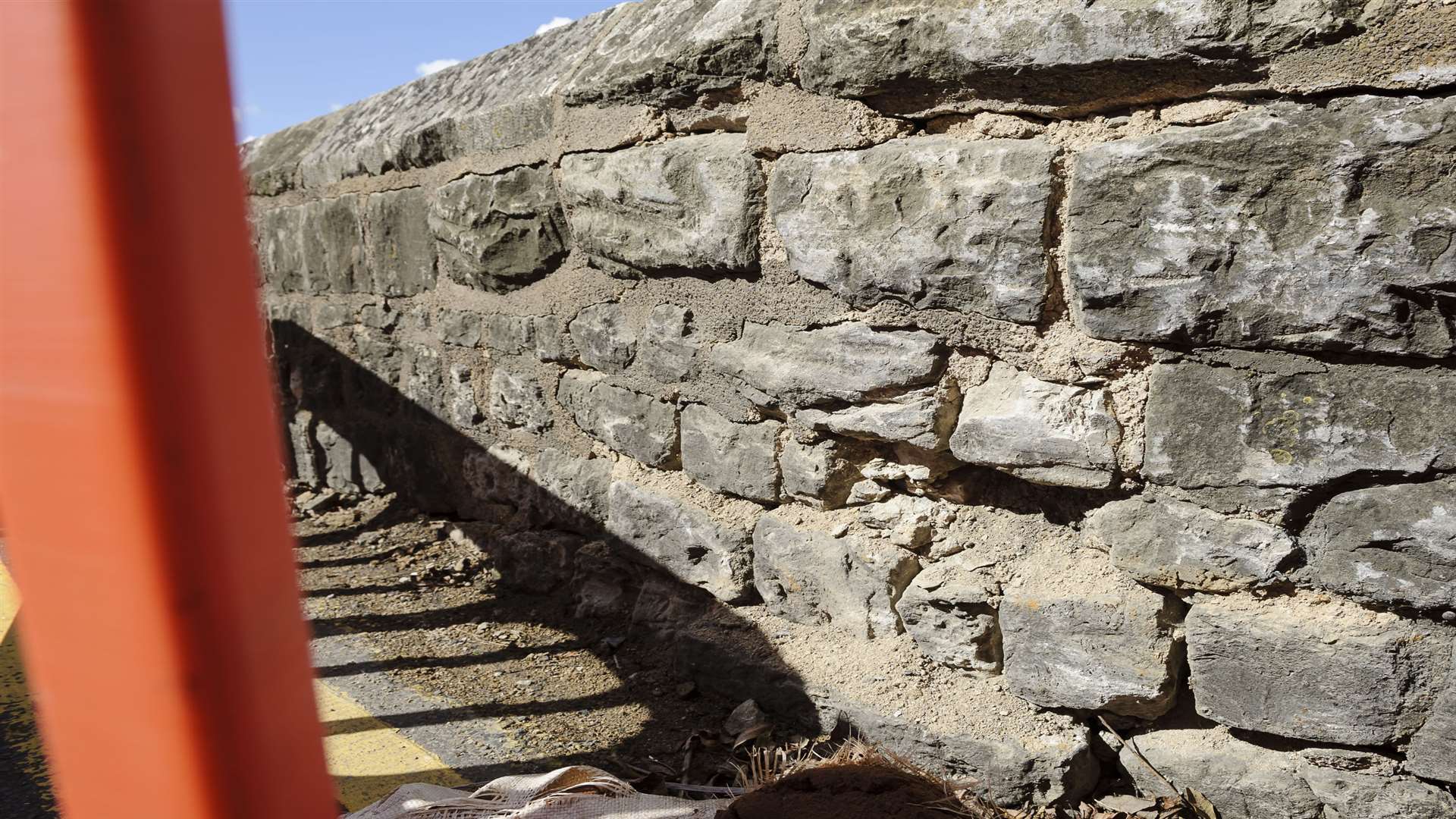 Damage on the eastern side parapet. Views of Teston bridge over the River Medway. The bridge has been struck by a vehicle, leaving the parapets damaged