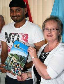 Harbhajan Singh and Gravesham mayor Lyn Milner