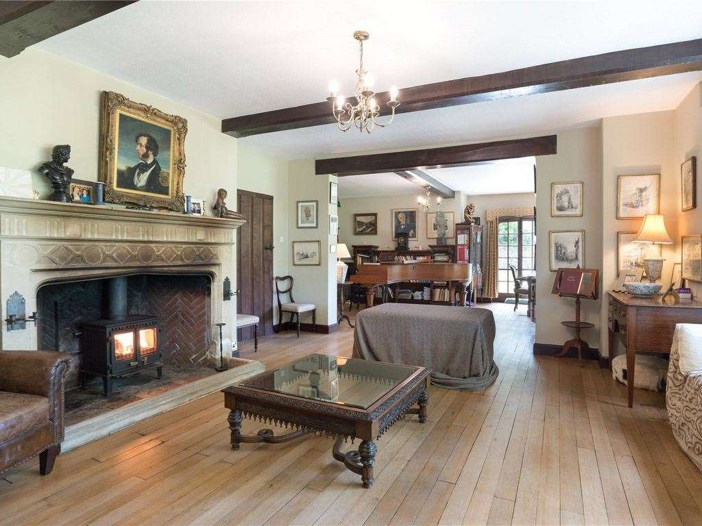 This historic six-bedroom house embodies traditional Tudor architecture with rich wooden beams criss-crossing every other room and contrasting against the building’s white exterior. Photo: Zoopla