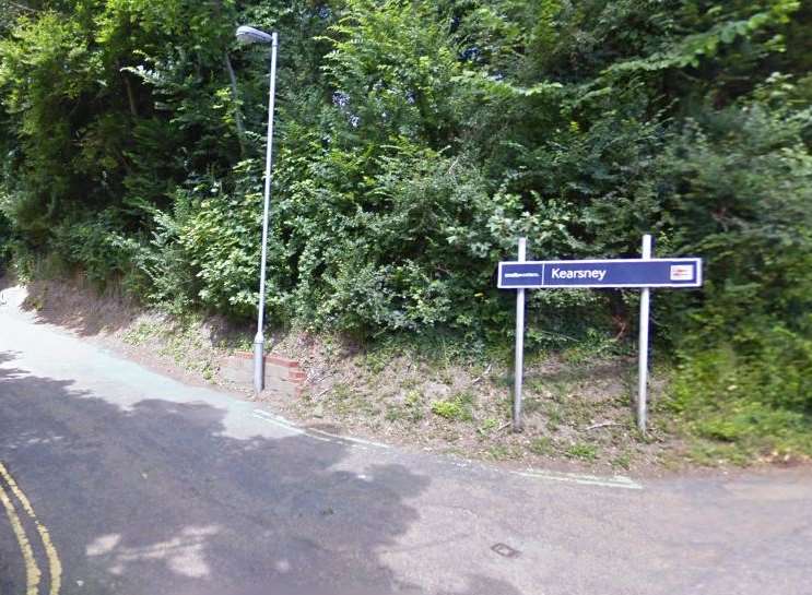 A skip lorry has struck a bridge near Kearsney