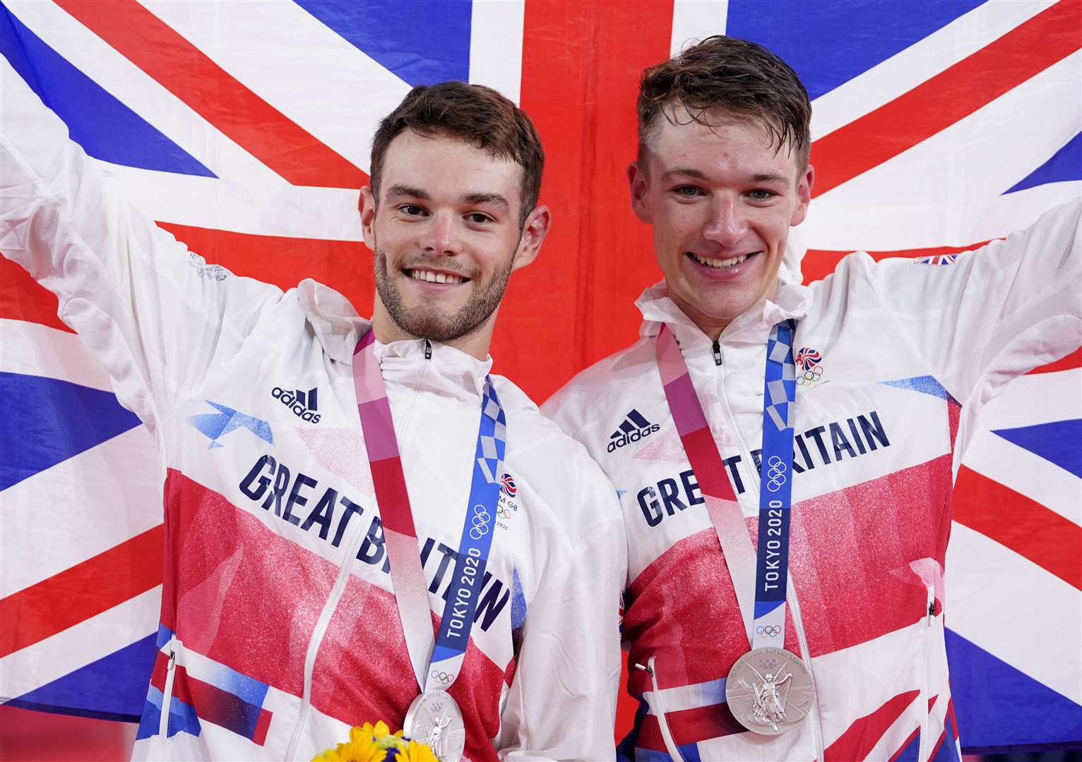 Matt Walls (left) and Ethan Hayter with their silver medals after the men’s Madison final (Danny Lawson/PA)