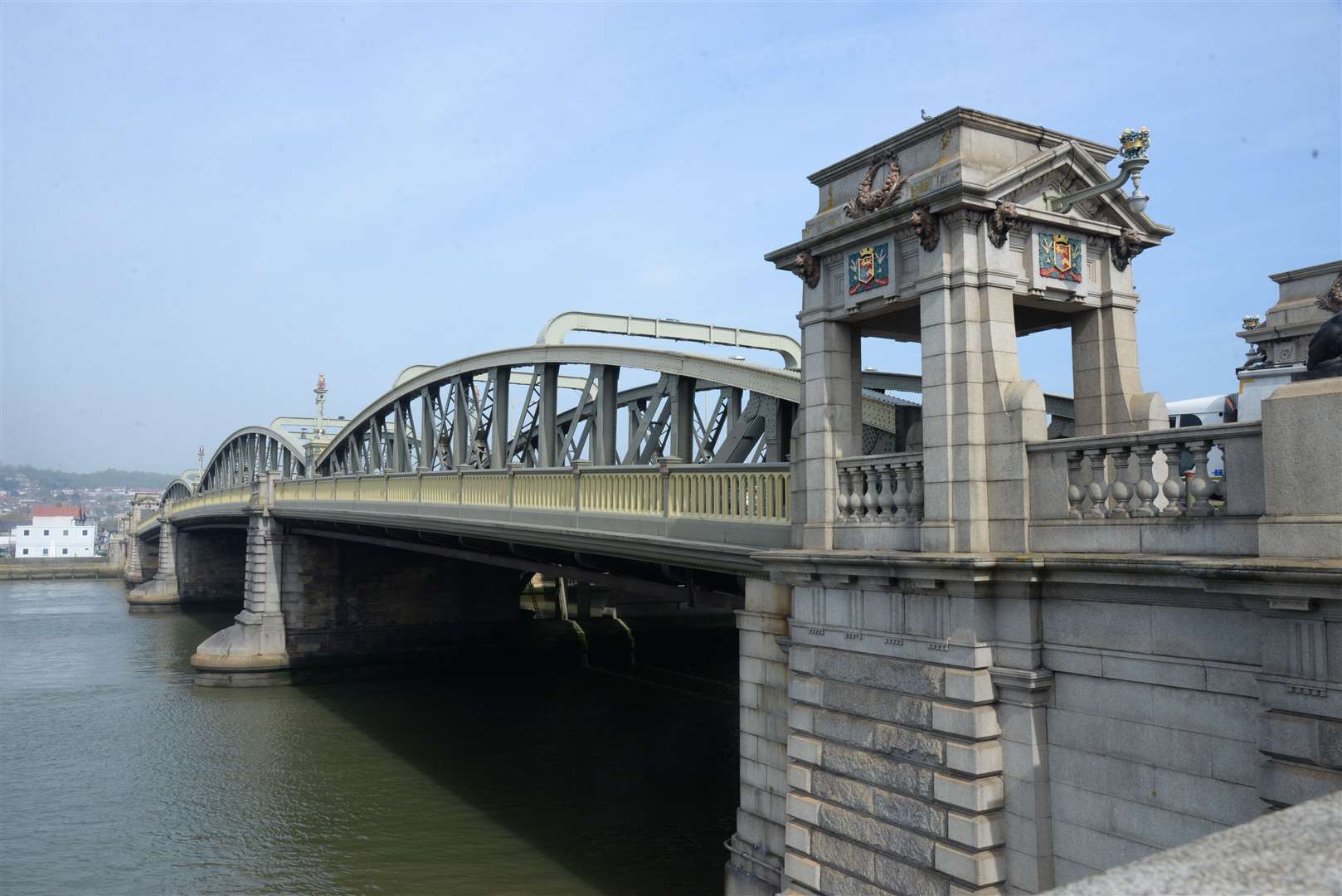 Refurbishment works to Rochester Bridge will start again this month