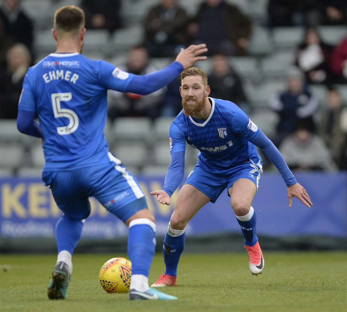 Scott Wagstaff calls for a pass from Max Ehmer Picture: Ady Kerry