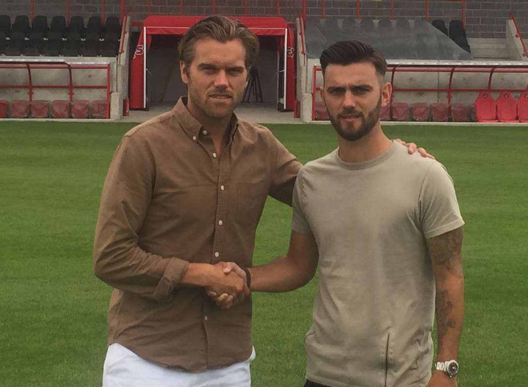 Ebbsfleet manager Daryl McMahon with Jack Payne