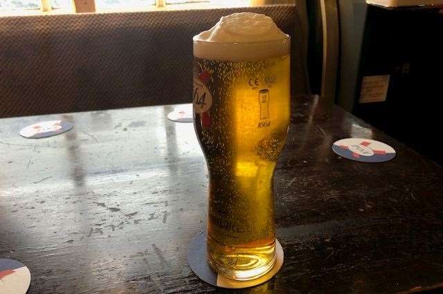 I swerved the John Smith's in favour of this big-headed pint of Kronenbourg 1664