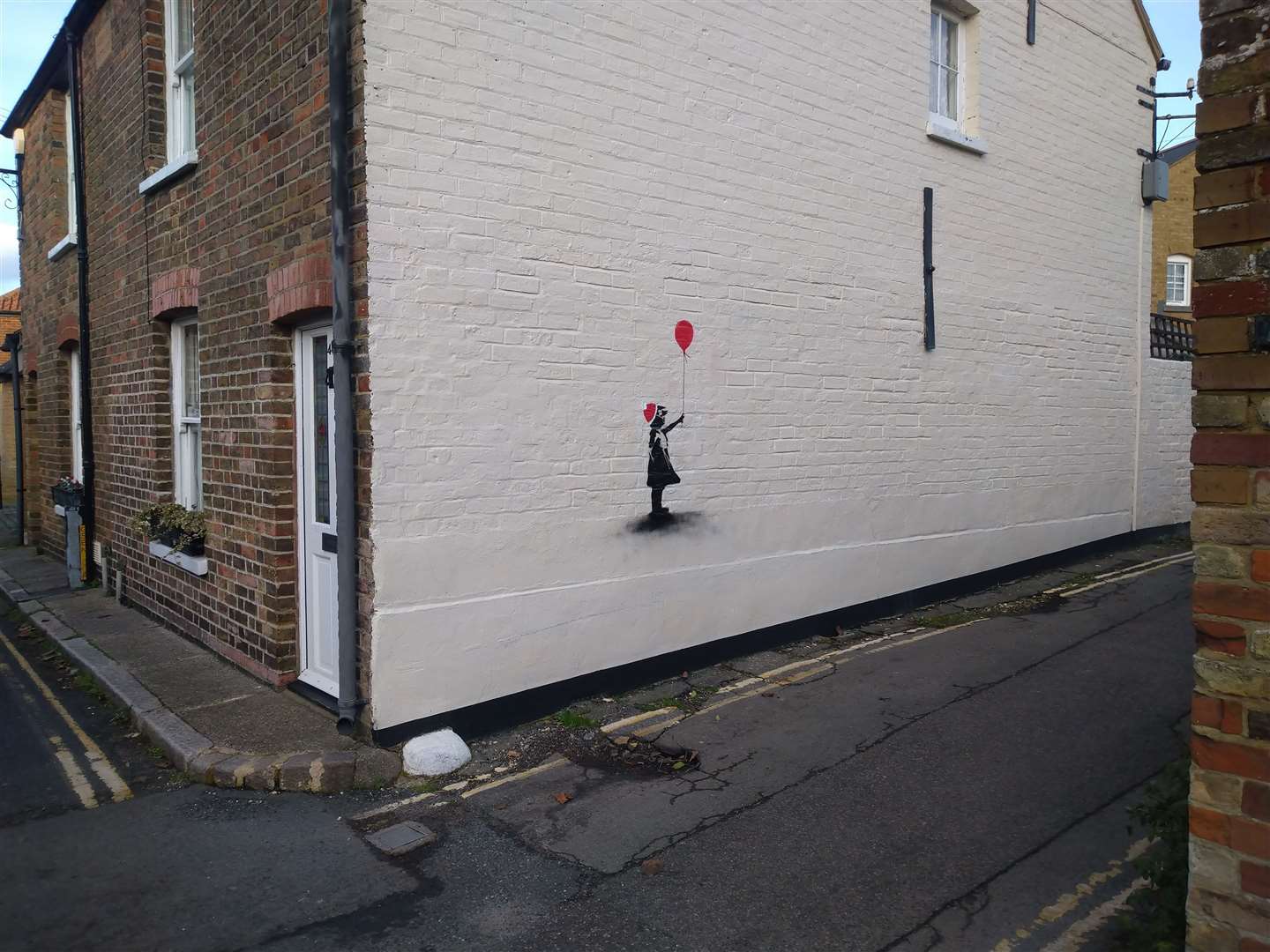 The piece in Sandwich resembles Banksy's famous 'Girl With Balloon'