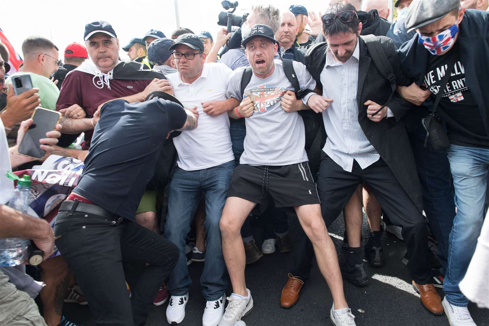 Anti-migrant protesters demonstrate in Dover (Stefan Rousseau/PA)