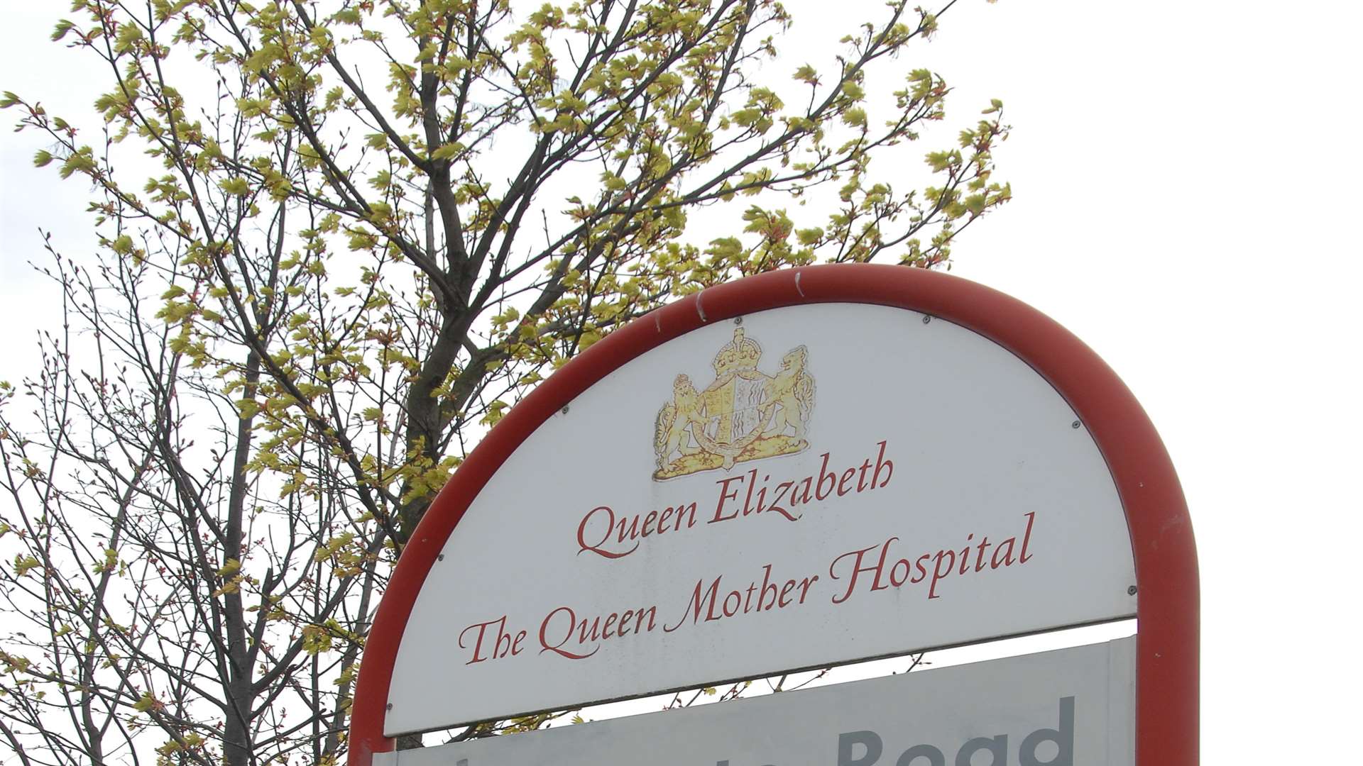 Nurses at the Queen Elizabeth the Queen Mother's hospital ...