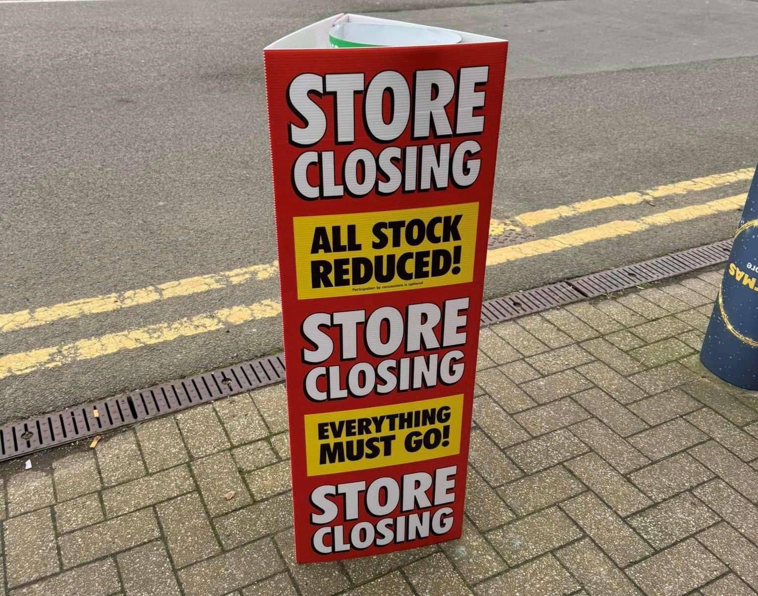 Closing sale signs have gone up outside Homebase at Westwood Cross in Broadstairs. Picture: Tony Miller