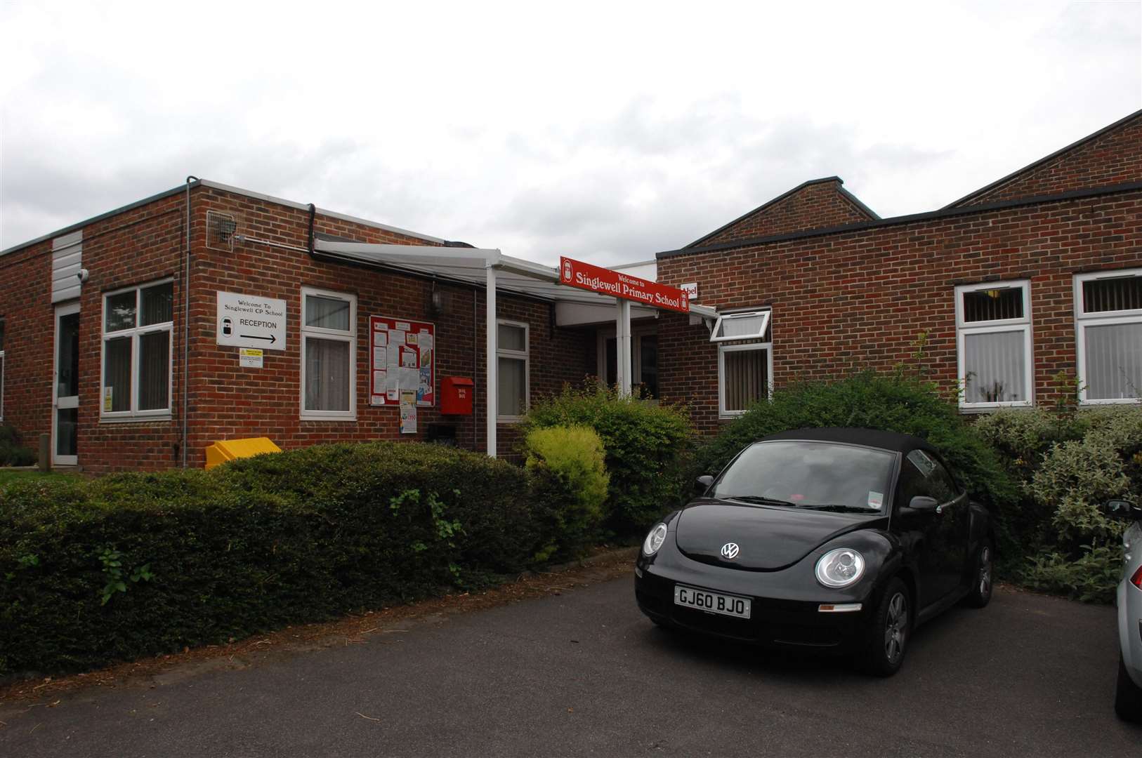 Singlewell Primary School will be closed after a ceiling collapse