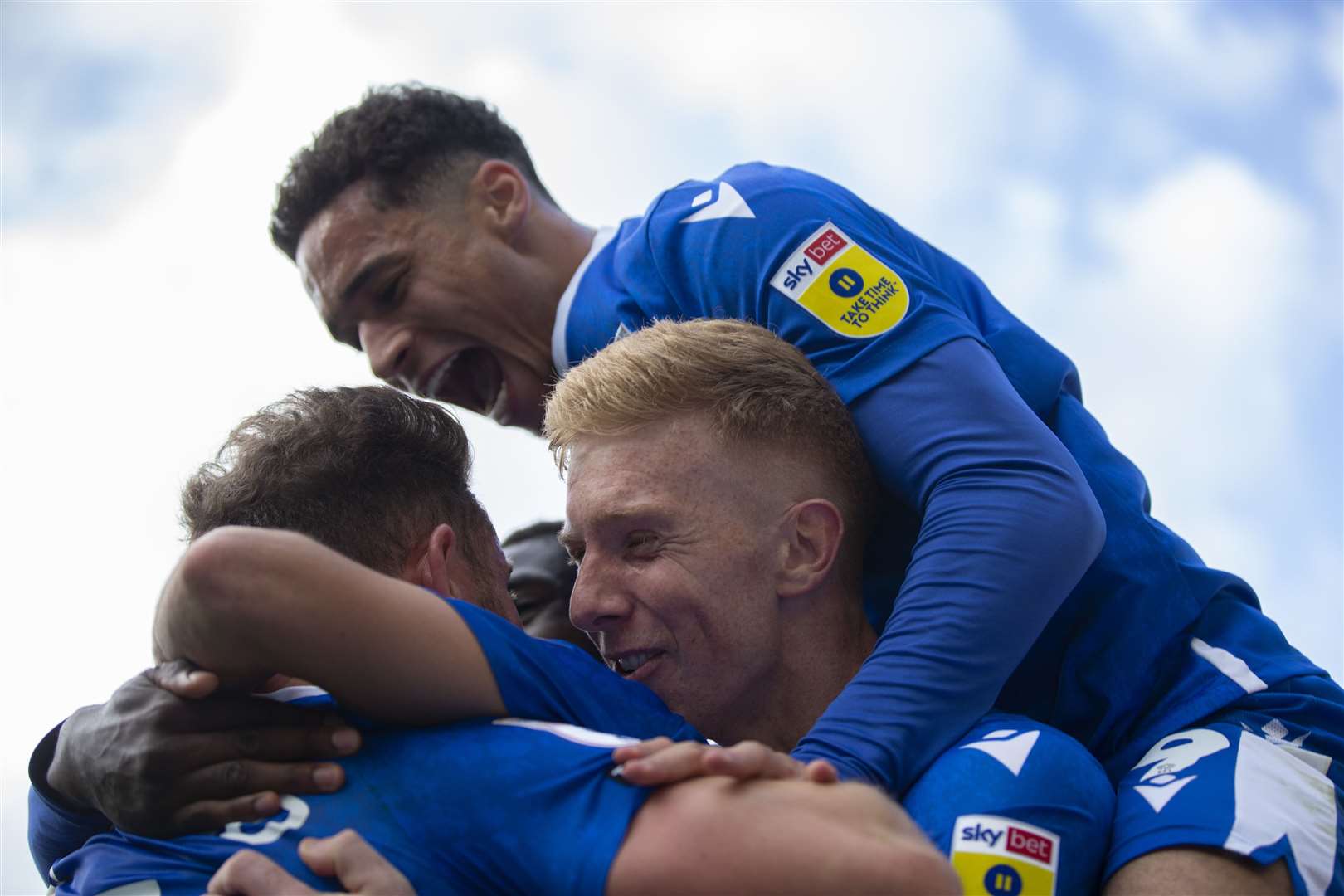 Gillingham players celebrate the injury-time goal against Sutton Picture: KPI (59697157)