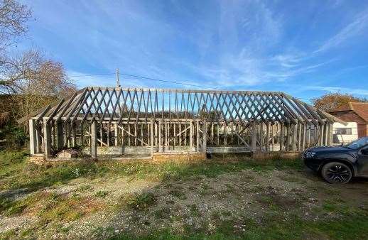 The derelict barn at Wanshurst Green awaiting restoration (51067667)