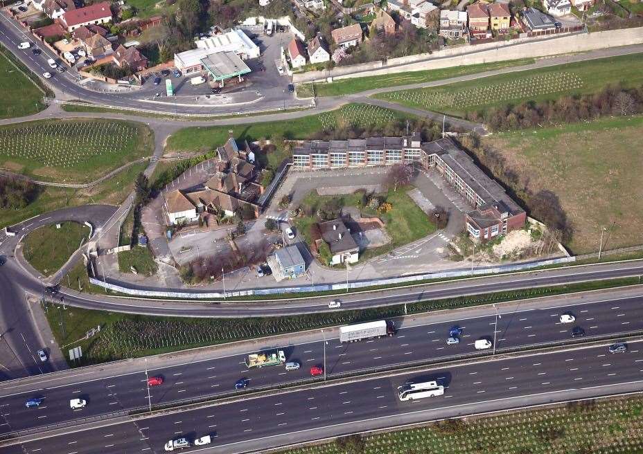 The Tollgate Hotel site sits between the A2 and the existing Tollgate Service Station (16164759)