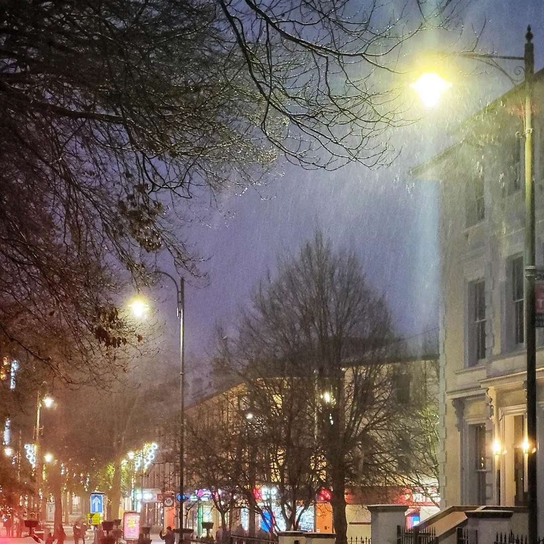 Flakes are falling in Tunbridge Wells. Picture: Jenni Matthews