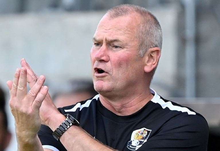 Dartford Boss Alan Dowson Admits Side S Defending Is Not Up To Scratch After Conceding Six Goals
