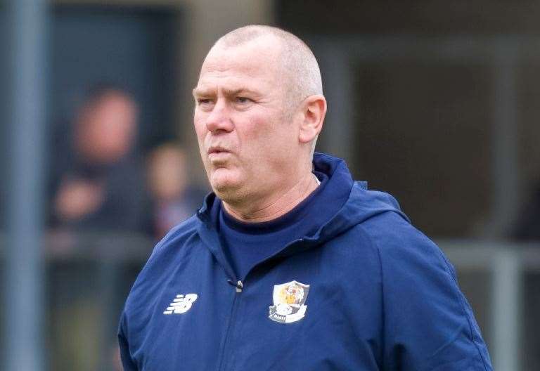 Dartford manager Alan Dowson salutes players after side pass test of ...