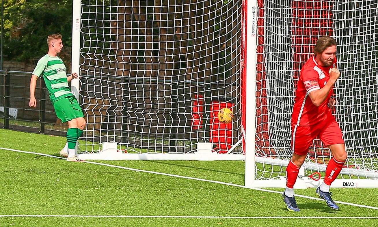 Matt Gething celebrates his goal. Picture: Les Biggs