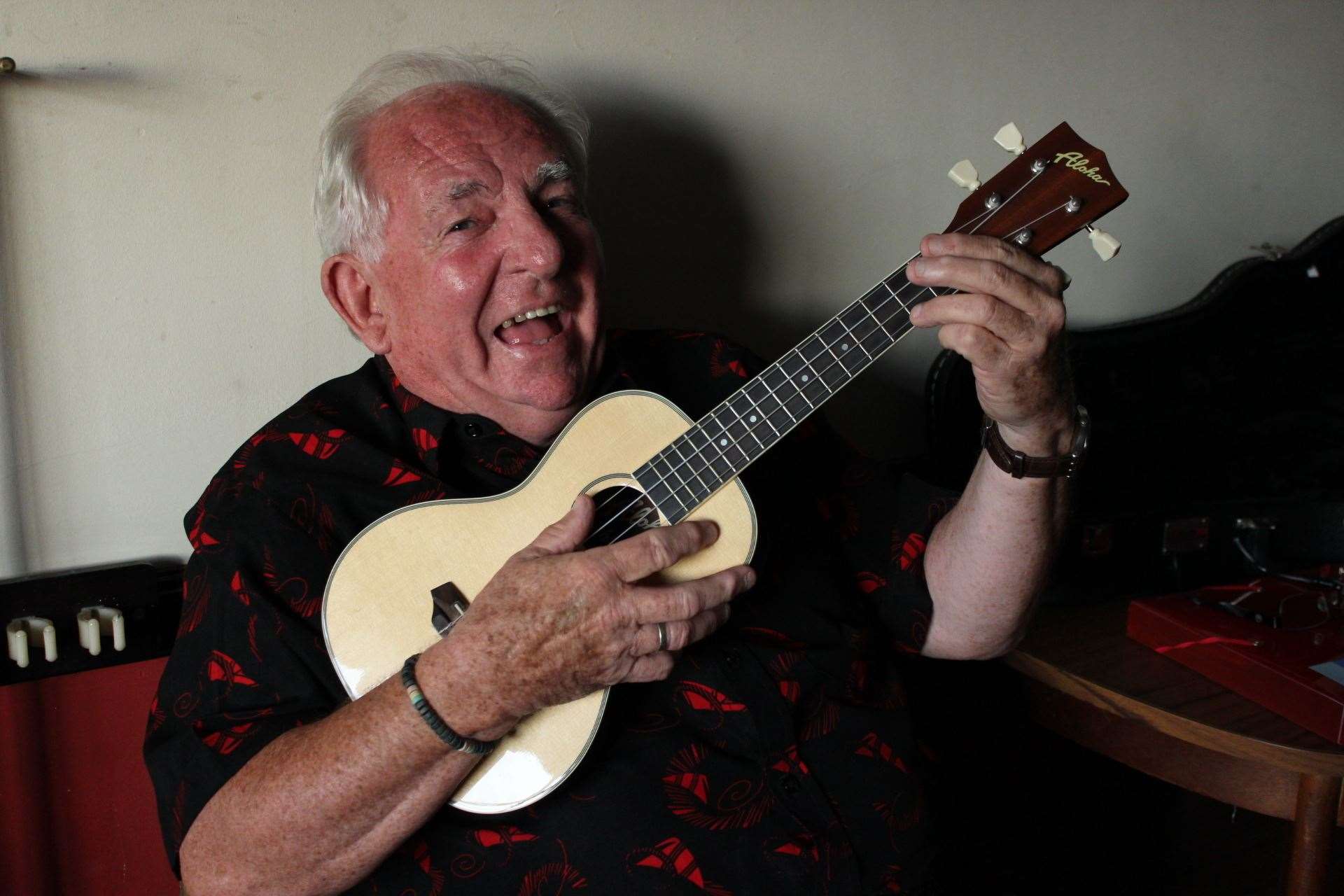 Paul James with ukulele at Sheerness East WMC. Picture: John Nurden (16137462)