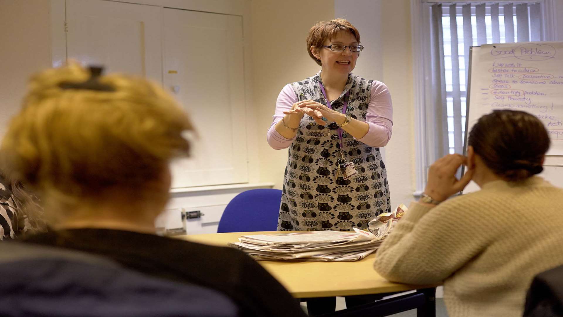 A probation officer working with female offenders who are under supervision orders