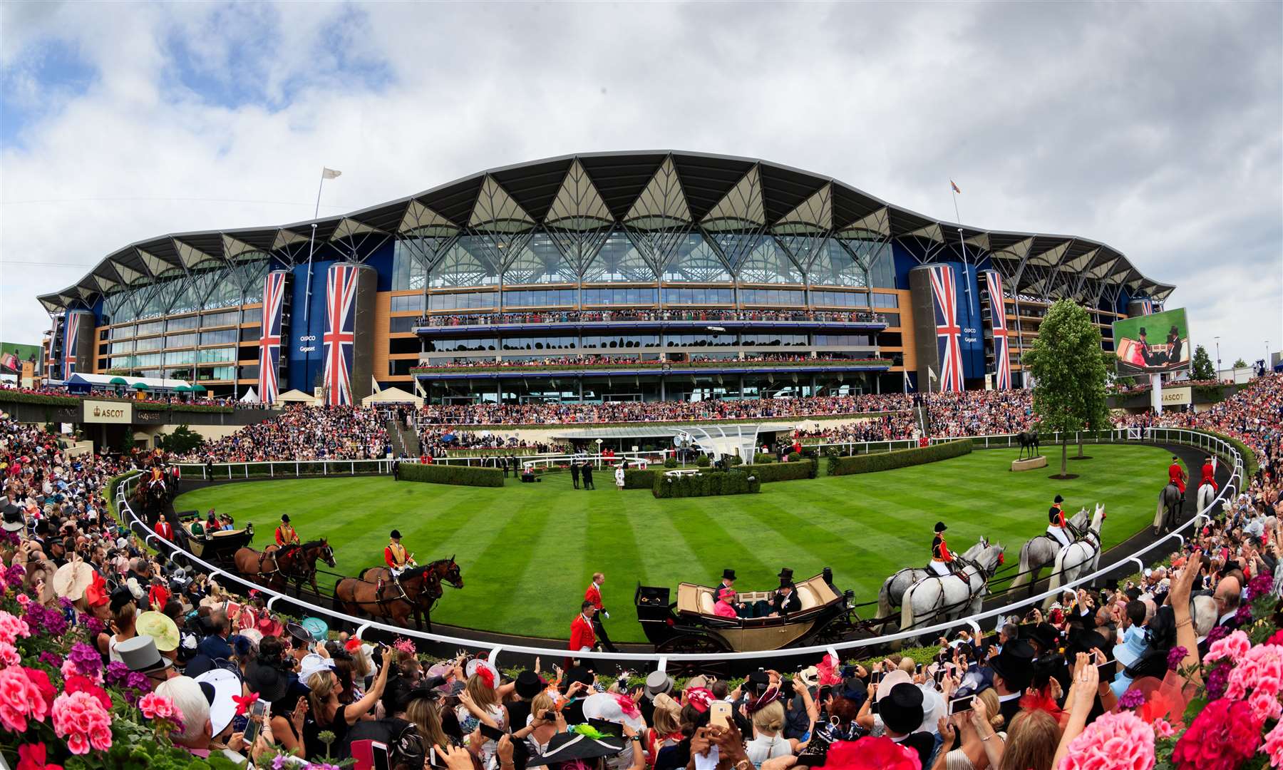 The Parade Ring as the Queen passes in the Royal Procession in 2017 (John Walton/PA)