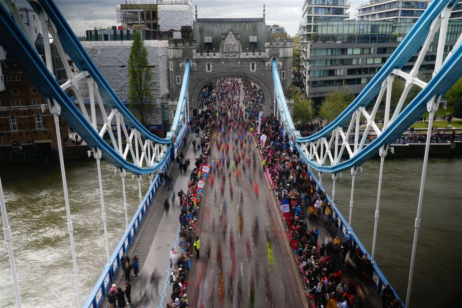 The masses crossing Tower Bridge during the London Marathon (Aaron Chown/PA)