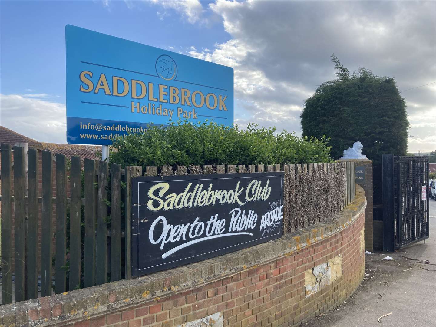 Entrance to Saddlebrook Park, Warden Bay